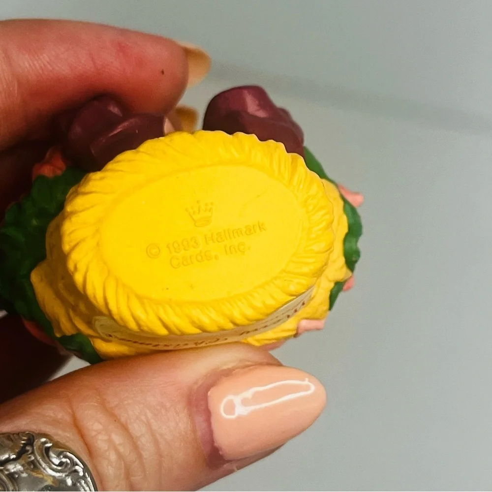 hallmark keepsake ornament grandmother christmas poinsettia flower‎ basket 1993